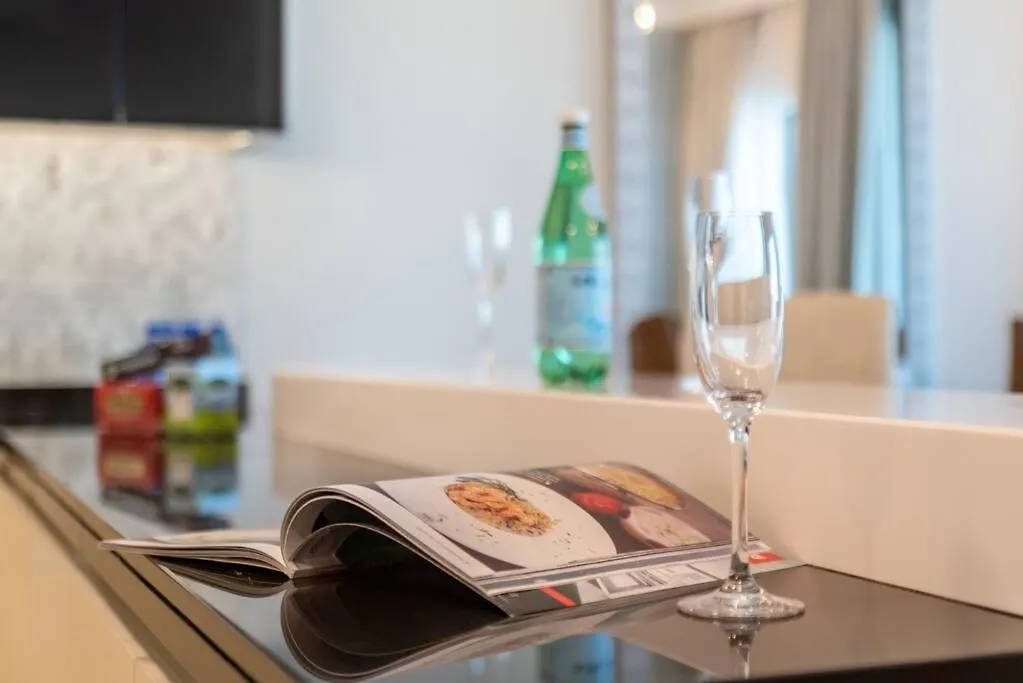 Apartment First Class 2Br Modern Downtown Retreat Dubai